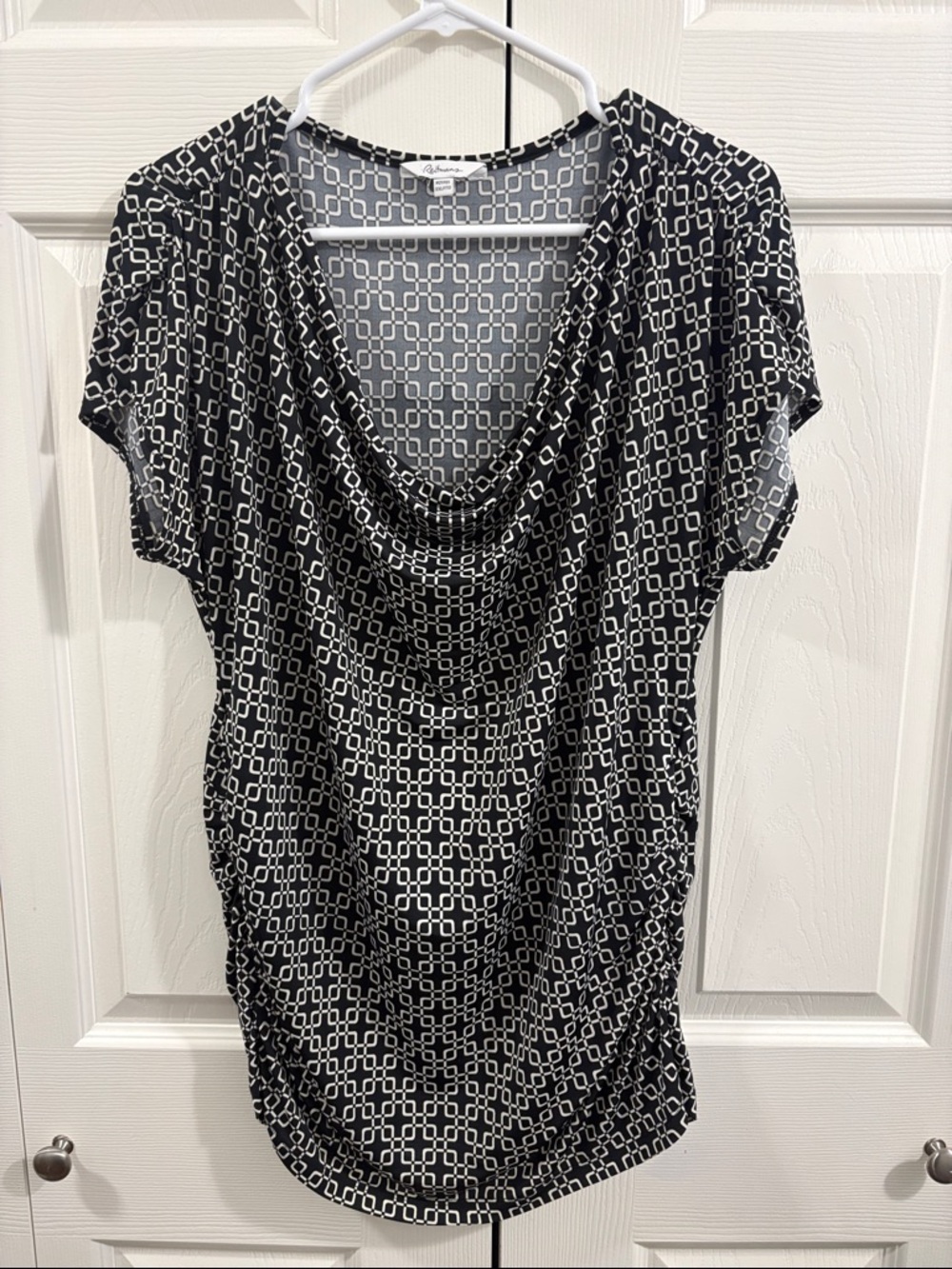 Reitmans Gray & White Interlocking Square Blouse